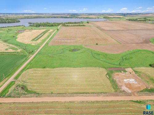 2008 Harvest Creek Ln, Madison, SD, 57042-3213 | Card Image