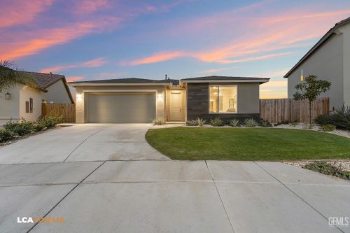 8614 Avon St, Bakersfield, CA, 93314-7523 | Card Image