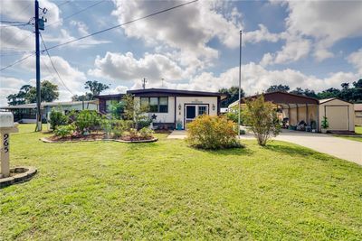 965 Cr 461, House other with 2 bedrooms, 2 bathrooms and null parking in Lake Panasoffkee FL | Image 3