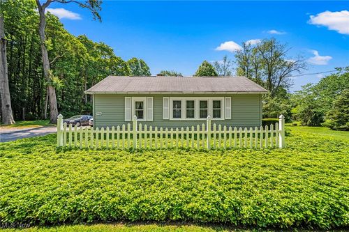 3988 Lake Rd, Conneaut, OH, 44030-2965 | Card Image