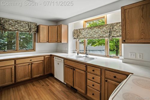 67-920 Mildred J Ct, Brighton, MI, 48116-3798 | Card Image