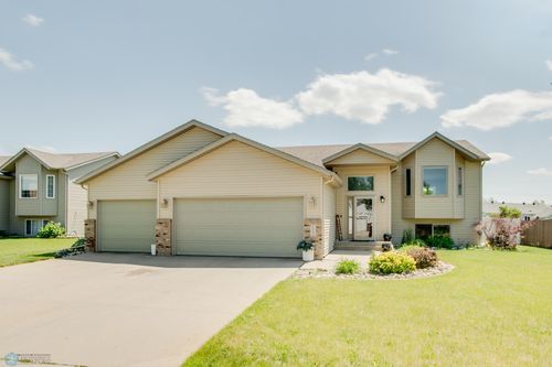 1083 Parkway Ln, West Fargo, ND, 58078-8119 | Card Image