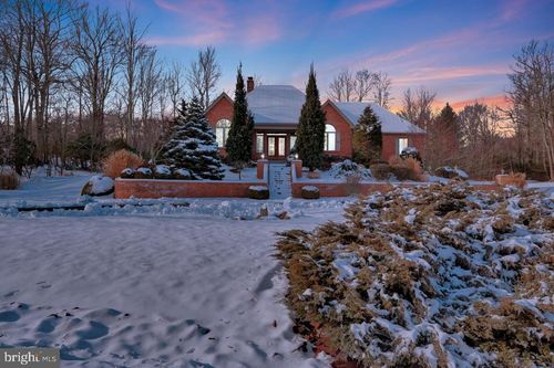 235 Wolf Hollow Rd, Lake Harmony, PA, 18624-2122 | Card Image