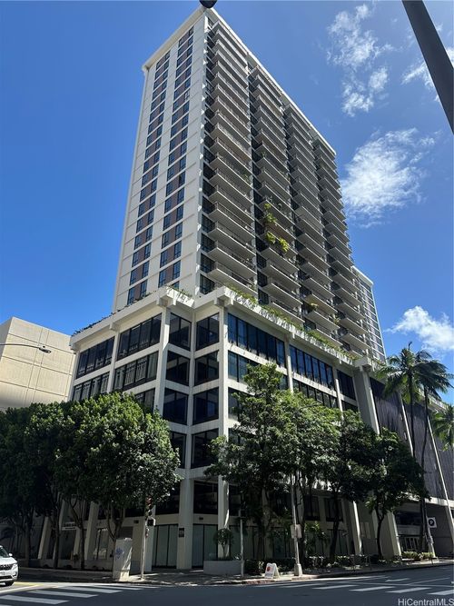 15c-225 Queen Street, Honolulu, HI, 96813 | Card Image