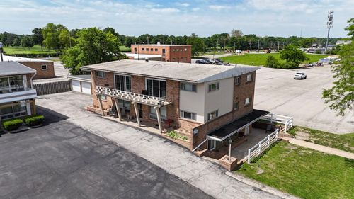 221 Robinhood Ln, Bloomington, IL, 61701-3466 | Card Image