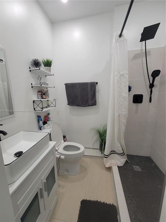 405 Ne 25 Th Ter, House other with 3 bedrooms, 2 bathrooms and null parking in Homestead FL | Image 10