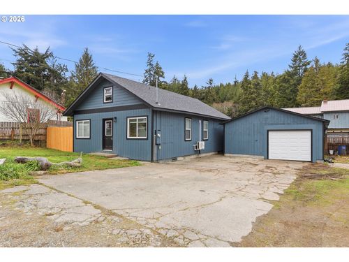 1348 Dakota St, Coos Bay, OR, 97420-1116 | Card Image