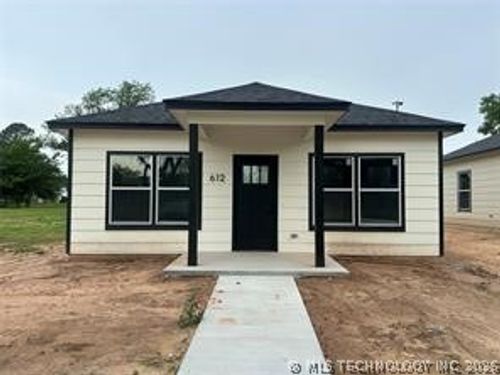 612 S 3rd St, Morris, OK, 74445-2204 | Card Image