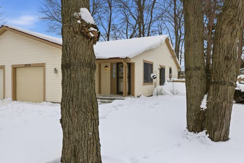 15-1048 Le Roux Rd, Muskegon, MI, 49441-4131 | Card Image
