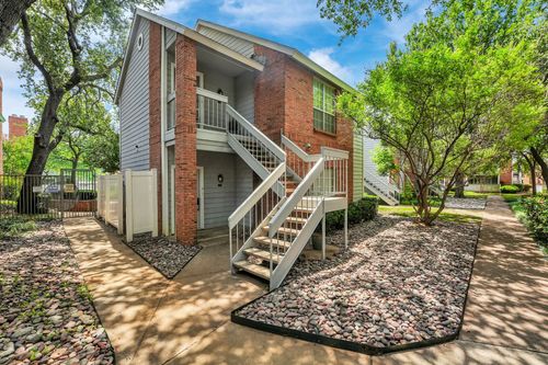 2105 Saint Michaels Dr, Arlington, TX, 76011-2129 | Card Image