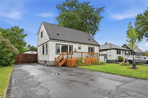 450 E 42nd St, Hamilton, ON, L8T3B3 | Card Image