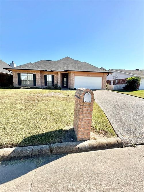 2517 Thunderbird Dr, Orange, TX, 77630-2125 | Card Image