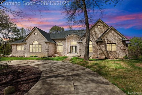 9997 Applegate Ln, Brighton, MI, 48114-9696 | Card Image