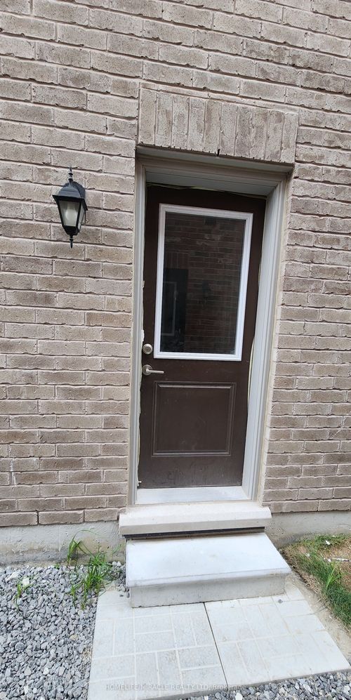 52 Huggins Dr, Whitby, ON, L1P0J5 | Card Image