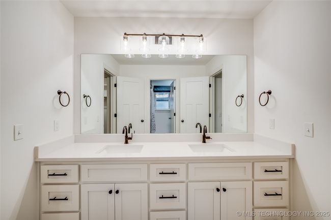 6904 E 86 Th Pl N, House other with 3 bedrooms, 3 bathrooms and null parking in Owasso OK | Image 23