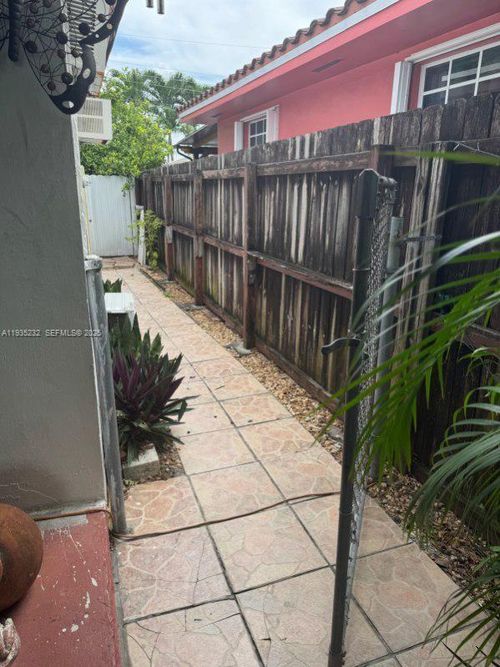 1-861 W 32nd St, Hialeah, FL, 33012-5037 | Card Image