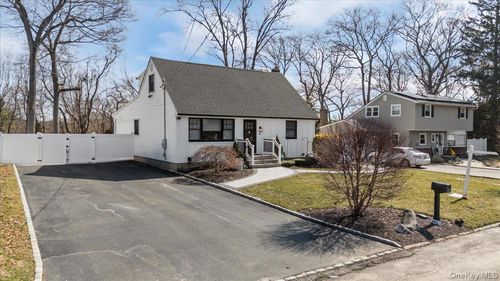 85 Joline Rd, Port Jefferson Station, NY, 11776-3305 | Card Image