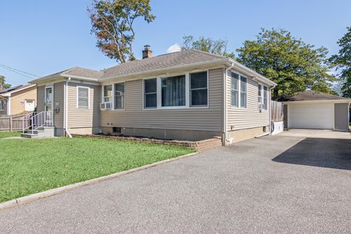 1333 Richland Blvd, Bay Shore, NY, 11706-5415 | Card Image