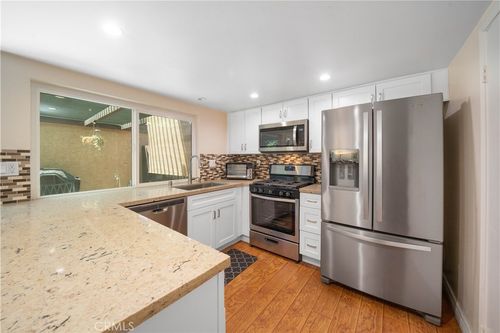 20122 Cohasset St, Winnetka, CA, 91306-2959 | Card Image