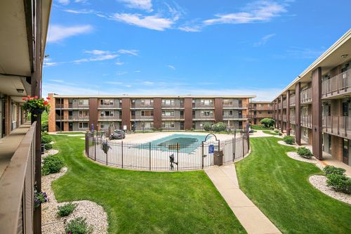 2c-9608 W Higgins Rd, Rosemont, IL, 60018-4880 | Card Image