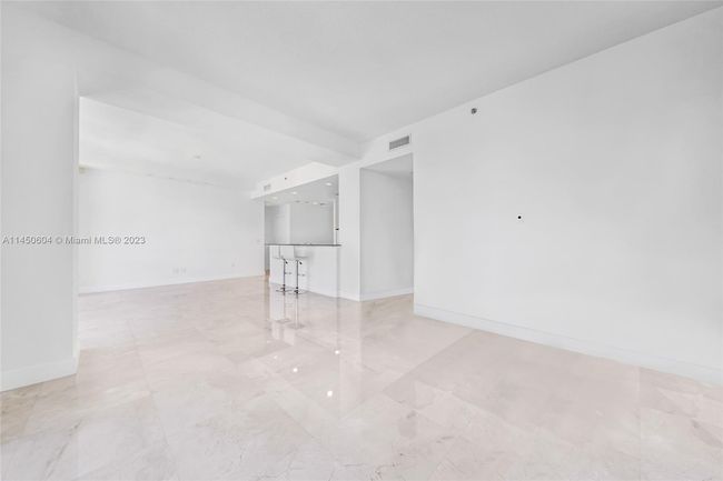 APT-4307 - 1060 Brickell Ave, Condo with 3 bedrooms, 3 bathrooms and null parking in Miami FL | Image 12