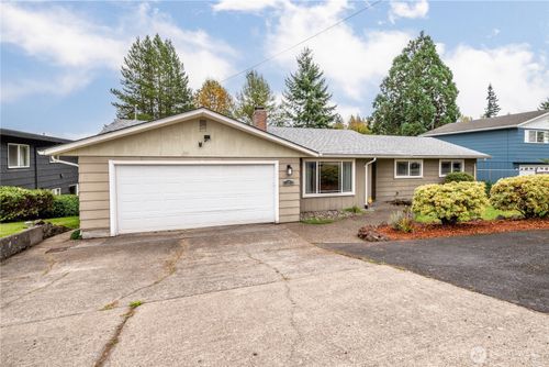 180 Beacon Hill Drive, Longview, WA, 98632 | Card Image