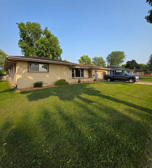 920 Minnesota Ave, North Fond Du Lac, WI, 54937-1220 | Card Image