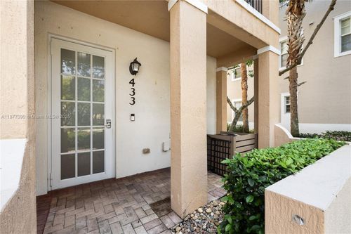102-433 147th Ave, Pembroke Pines, FL, 33027-6102 | Card Image