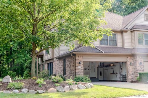 70-5235 Royal Vale Ln, Dearborn, MI, 48126-4301 | Card Image