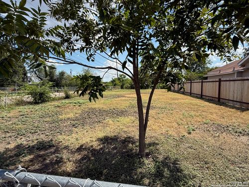 2158 Hays St, San Antonio, TX, 78202-1642 | Card Image