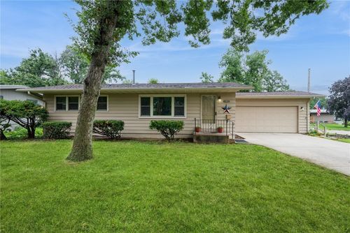 4524 Fairlane Dr Ne, Cedar Rapids, IA, 52402-2326 | Card Image