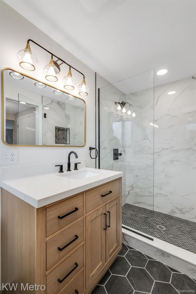 35-1607 Yorktown St 0012.jpg | Image 34