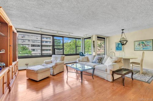 5d-166-10 Powells Cove Blvd, Whitestone, NY, 11357-1502 | Card Image