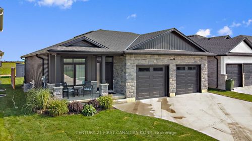 672 Ketter Way, Wyoming, ON, N0N1T0 | Card Image