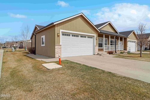 703 40th St E, Williston, ND, 58801-3268 | Card Image