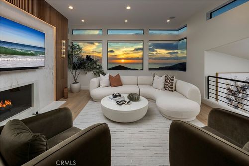 1425 Skyline Dr, Laguna Beach, CA, 92651-1942 | Card Image