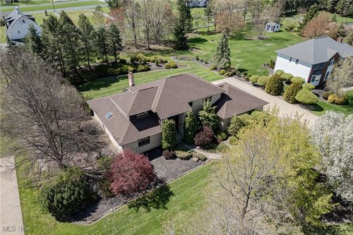 2882 Oakwood Dr, Willoughby Hills, OH, 44094-9158 | Card Image