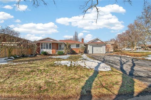 4569 Mitchell Ave, Niagara Falls, ON, L2E6R6 | Card Image