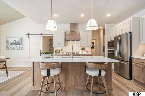18750 Pinehurst Ave, Omaha, NE, 68136-6491 | Card Image