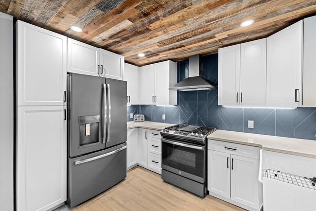181 Manchester St, House other with 2 bedrooms, 1 bathrooms and 1 parking in Boston MA | Image 5
