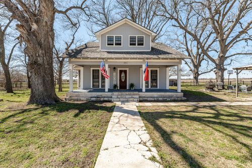 261 N 2nd St, Walnut Springs, TX, 76690-4627 | Card Image