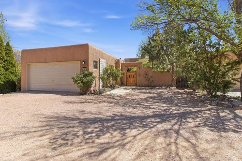 747 W Manhattan Ave, Santa Fe, NM, 87501-3720 | Card Image