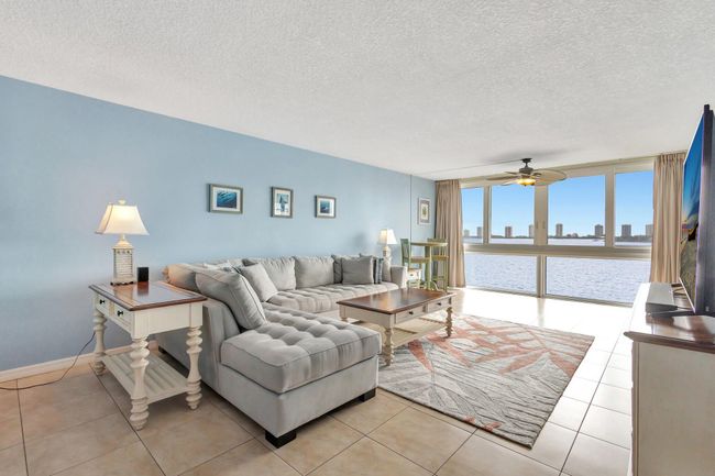 APT-503 - 301 Lake Shore Dr, Condo with 2 bedrooms, 2 bathrooms and null parking in Lake Park FL | Image 9