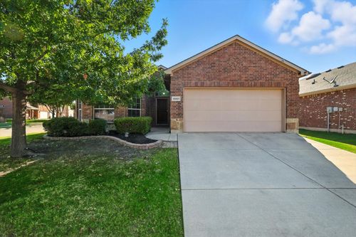 10901 Middleglen Rd, Haslet, TX, 76052-6173 | Card Image