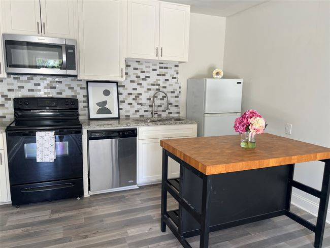 Kitchen and breakfast area in the guest house, granite countertops and fridge | Image 31
