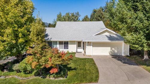 600 Mountain View Dr, Mount Shasta, CA, 96067-2740 | Card Image