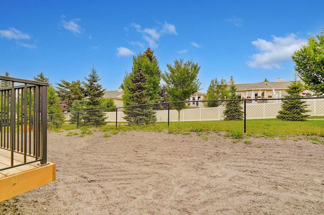 29 Shawnee Green Sw, Home with 3 bedrooms, 2 bathrooms and 4 parking in Calgary AB | Image 44