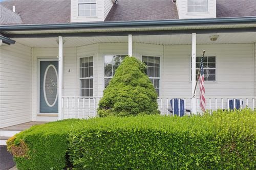 4 Pine Cone Ct, Moriches, NY, 11955-1417 | Card Image