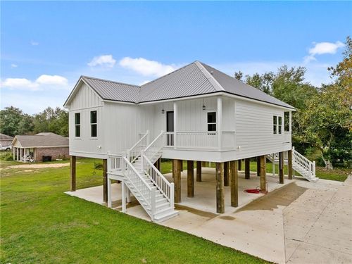 411 Water Street, Waveland, MS, 39576 | Card Image