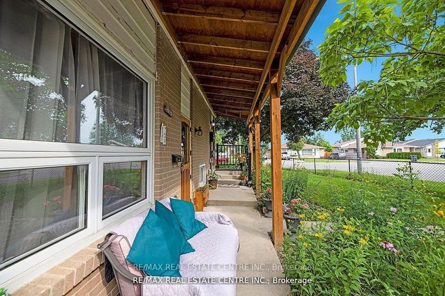 54 Archdekin Dr, House attached with 4 bedrooms, 3 bathrooms and 3 parking in Brampton ON | Image 4